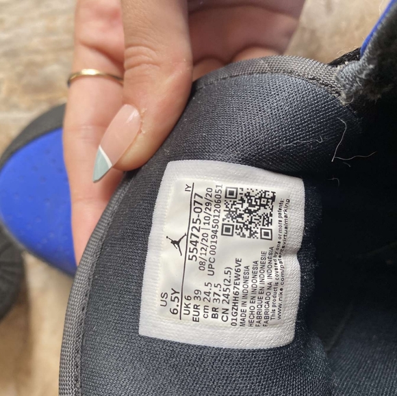 Jordan 1's - Picture 2 of 4